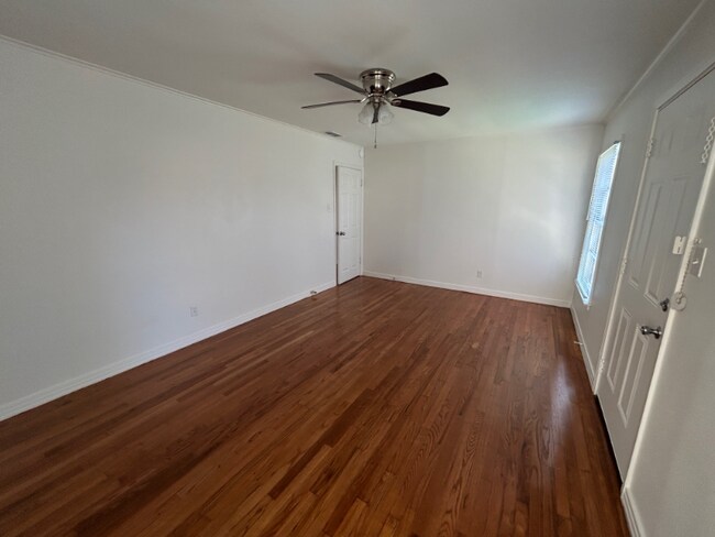 1118 Woodley St in Tyler, TX - Foto de edificio - Building Photo