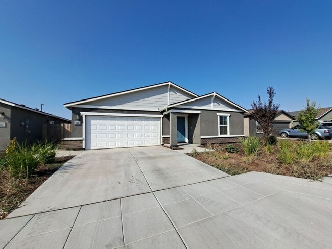 519 San Angelo Ave in Madera, CA - Building Photo - Building Photo