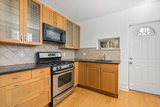 933 N 30th St in Philadelphia, PA - Foto de edificio - Building Photo
