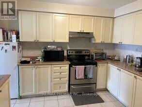 111 Crystalview Crescent in Brampton, ON - Building Photo - Building Photo