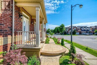 720 Savoline Blvd in Milton, ON - Building Photo - Building Photo