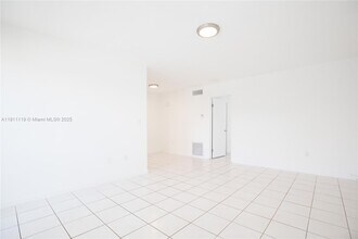 1060 NE 78th St in Miami, FL - Building Photo - Building Photo