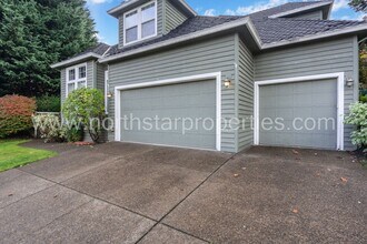 2478 Marylview Ct in Lake Oswego, OR - Building Photo - Building Photo