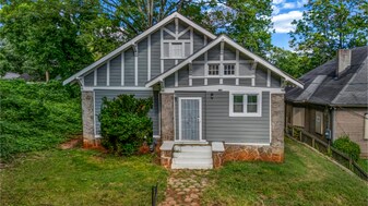 978 Hank Aaron Dr SW in Atlanta, GA - Building Photo