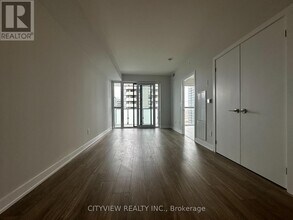 430-1430 Square One Dr in Mississauga, ON - Building Photo - Building Photo