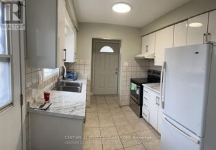 747 Dunelm Ln in London, ON - Building Photo - Building Photo