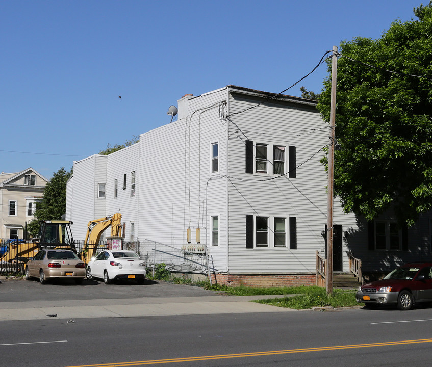 542 Washington Ave in Albany, NY - Building Photo