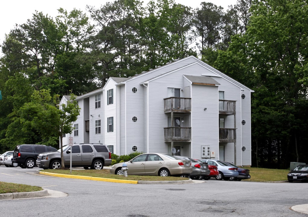 Sadler Pond Apartments in Suffolk, VA - Foto de edificio