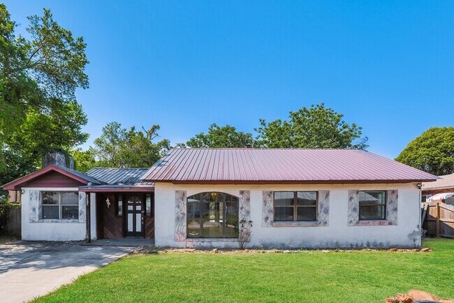 property at 2207 Diana Dr