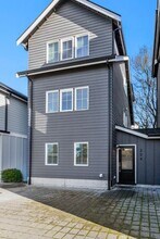 206 N 100th St in Seattle, WA - Building Photo - Building Photo