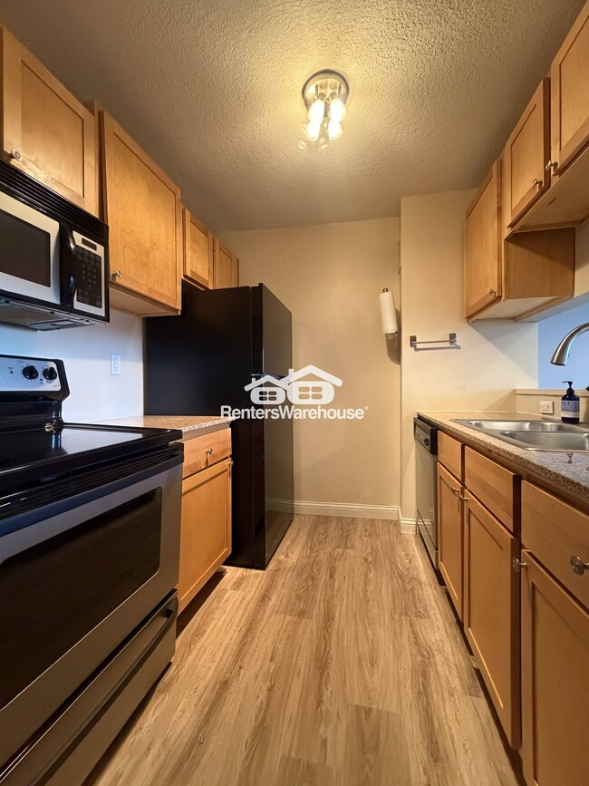 1181 Edgcumbe Rd, Unit Apt 404 in St. Paul, MN - Building Photo - Building Photo