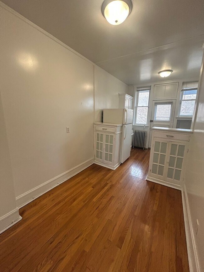 2312 W Wilson Ave, Unit 1 in Chicago, IL - Building Photo - Building Photo