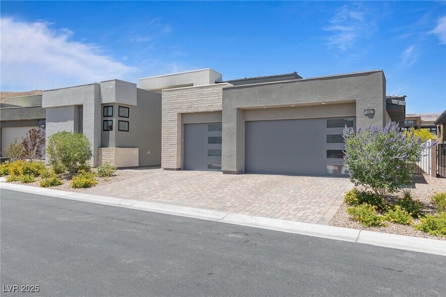 10927 White Clay Dr in Las Vegas, NV - Building Photo