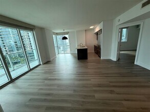 55 SE 6th St, Unit 1902 in Miami, FL - Building Photo - Building Photo