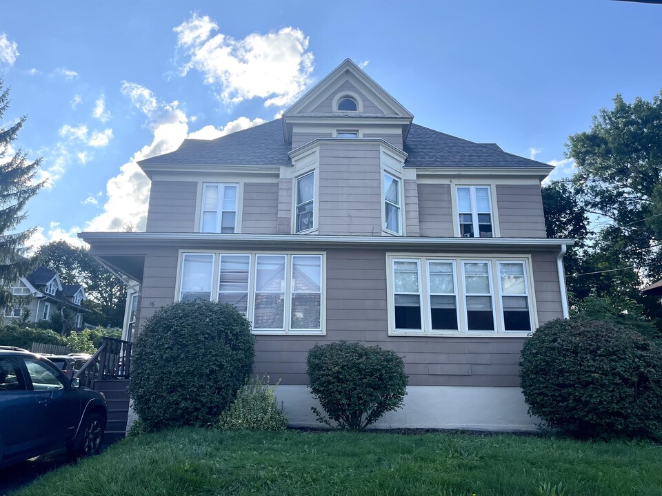 16 Pleasant St in Cortland, NY - Building Photo