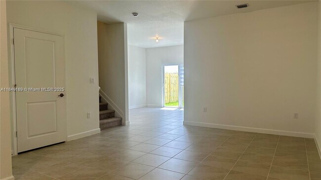 2797 SE 25th Ave in Homestead, FL - Building Photo - Building Photo