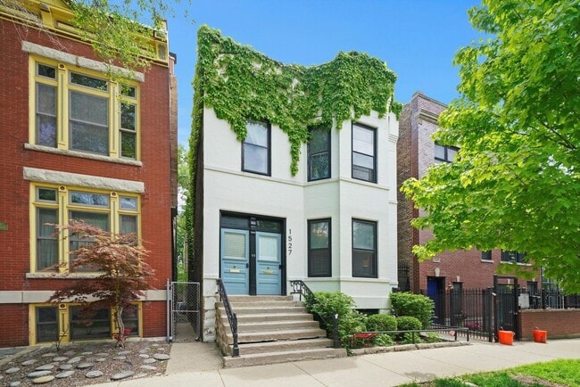 property at 1527 N Claremont Ave