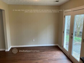 4042 Parks Rd in Flowery Branch, GA - Foto de edificio - Building Photo