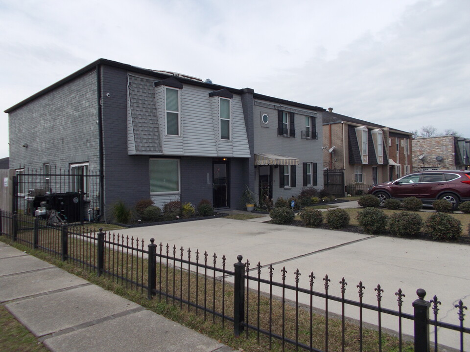 7100 Bundy Rd in New Orleans, LA - Foto de edificio