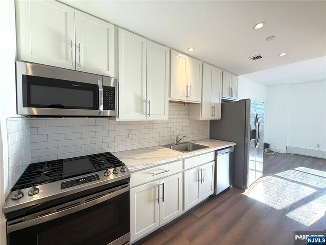 3011 Edwin Ave in Fort Lee, NJ - Building Photo - Building Photo