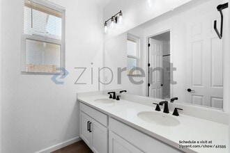 1529 Falabella Way in Olivehurst, CA - Foto de edificio - Building Photo