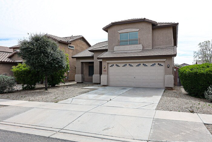 11325 W Harrison St in Avondale, AZ - Building Photo