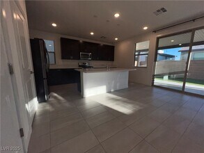549 Everett Ridge Ave in North Las Vegas, NV - Building Photo - Building Photo