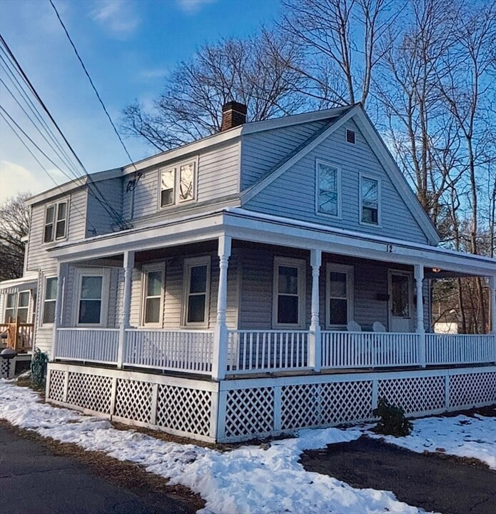 12 Lincoln Pl in Natick, MA - Building Photo