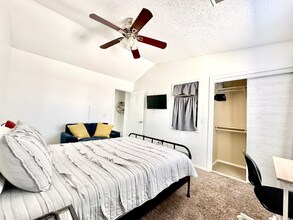 1370 Oakland Ave in Fayetteville, AR - Building Photo - Building Photo