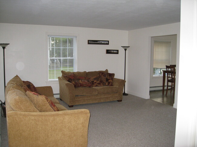 18 Melvin Ave, Unit B in Old Orchard Beach, ME - Building Photo - Building Photo