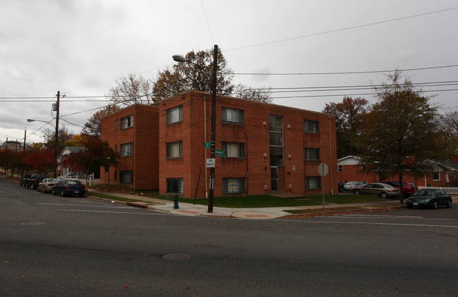 5055 Meade St NE in Washington, DC - Building Photo - Building Photo