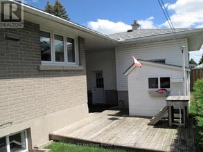 22 Louisa Dr in Guelph, ON - Building Photo - Building Photo