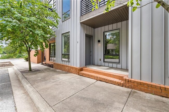 property at 465 S Locust Ave