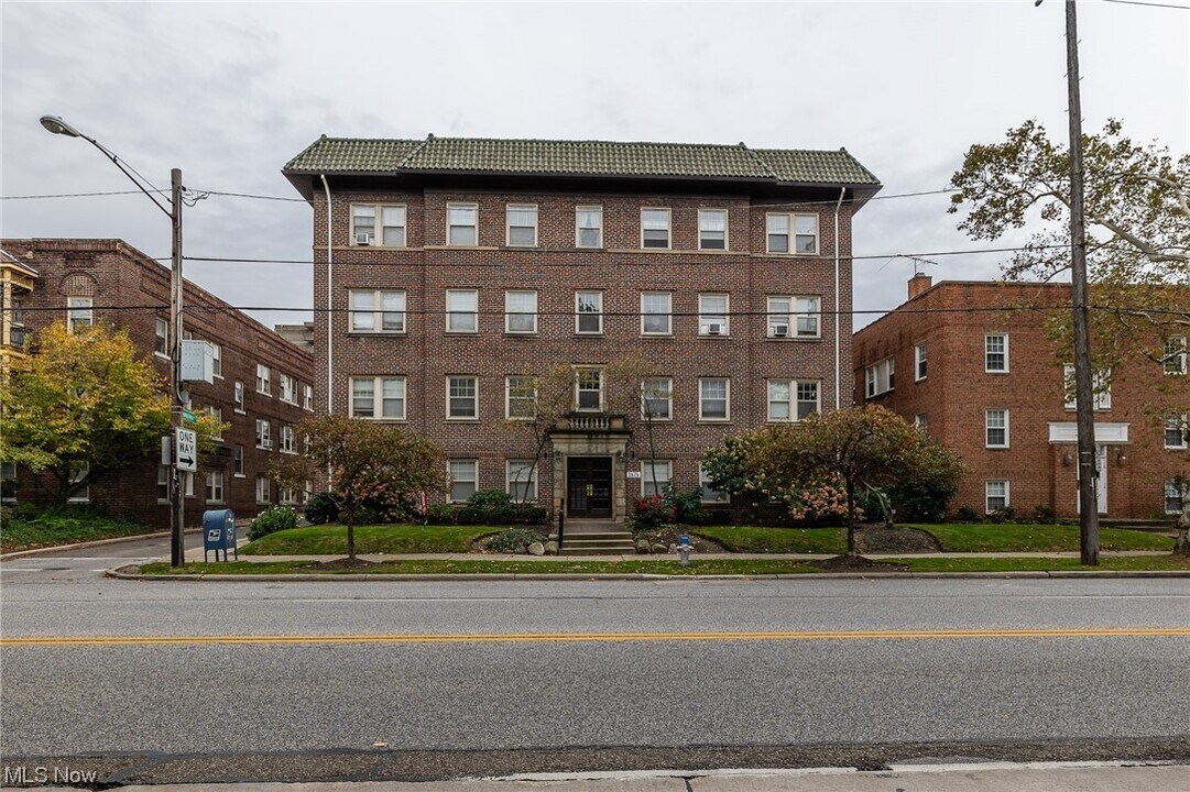 2676 Mayfield Rd-Unit -14 in Cleveland Heights, OH - Building Photo