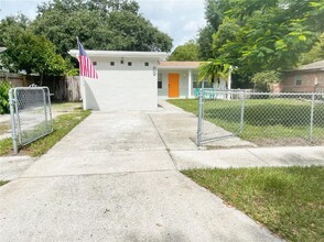 6327 S Renellie Ct in Tampa, FL - Foto de edificio - Building Photo