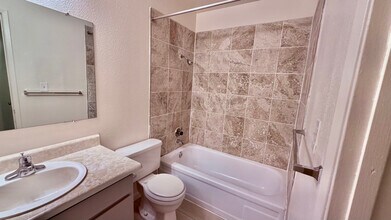 4890 N Backer Ave in Fresno, CA - Building Photo - Building Photo