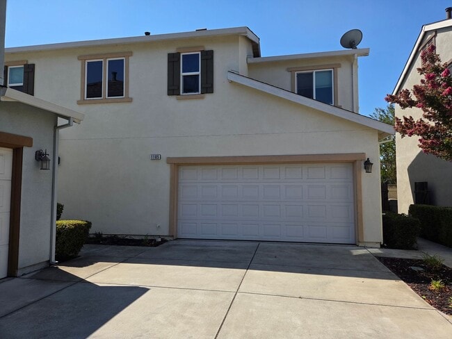 1105 Strawberry Ln in Suisun City, CA - Building Photo - Building Photo