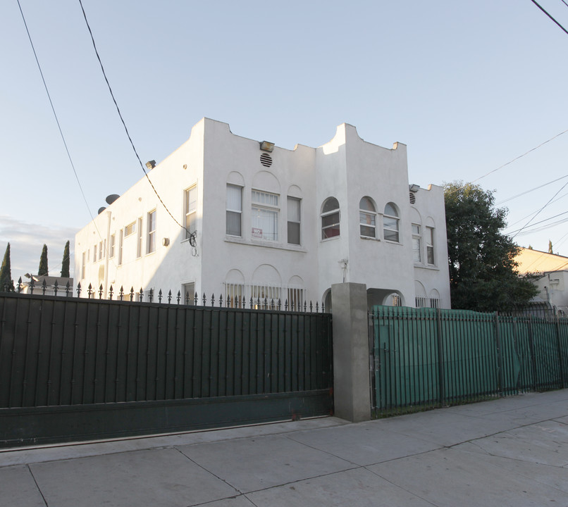 5430-5434 1/2 Fountain Ave in Los Angeles, CA - Building Photo