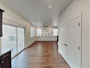 1518 Golden Hour Ave in North Las Vegas, NV - Foto de edificio - Building Photo