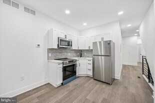 5719 Cambridge St in Philadelphia, PA - Building Photo