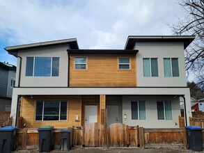 1056 Martin Ave in Kelowna, BC - Building Photo - Building Photo