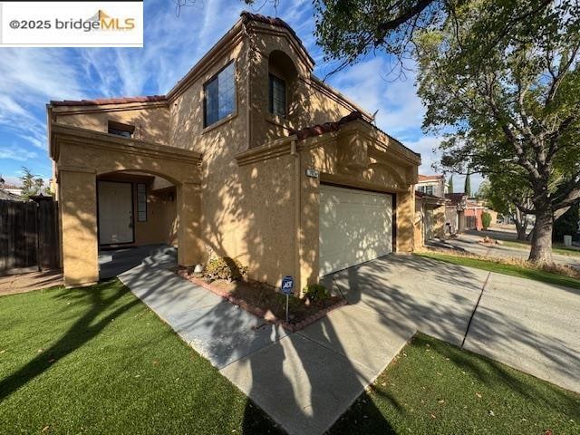 1024 Burnham Dr in Pittsburg, CA - Foto de edificio - Building Photo