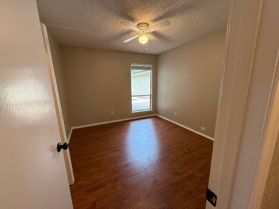 1221 Holt Ave in Desoto, TX - Building Photo