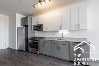 2340 N California Ave, Unit 220 in Chicago, IL - Building Photo - Building Photo