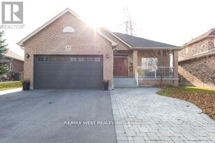 47 Timber Ln in Vaughan, ON - Building Photo