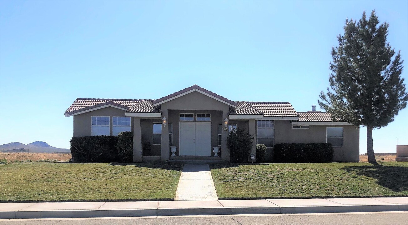 20564 Verde Vista Pkwy in California City, CA - Building Photo