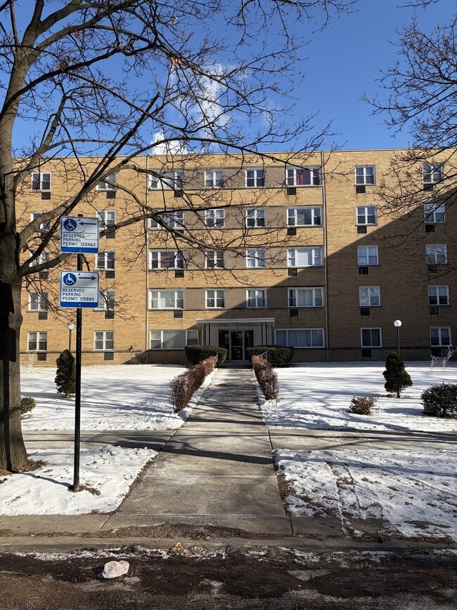 property at 6161 N Hoyne Ave