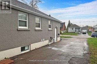 136 Central Park Blvd N in Oshawa, ON - Building Photo - Building Photo