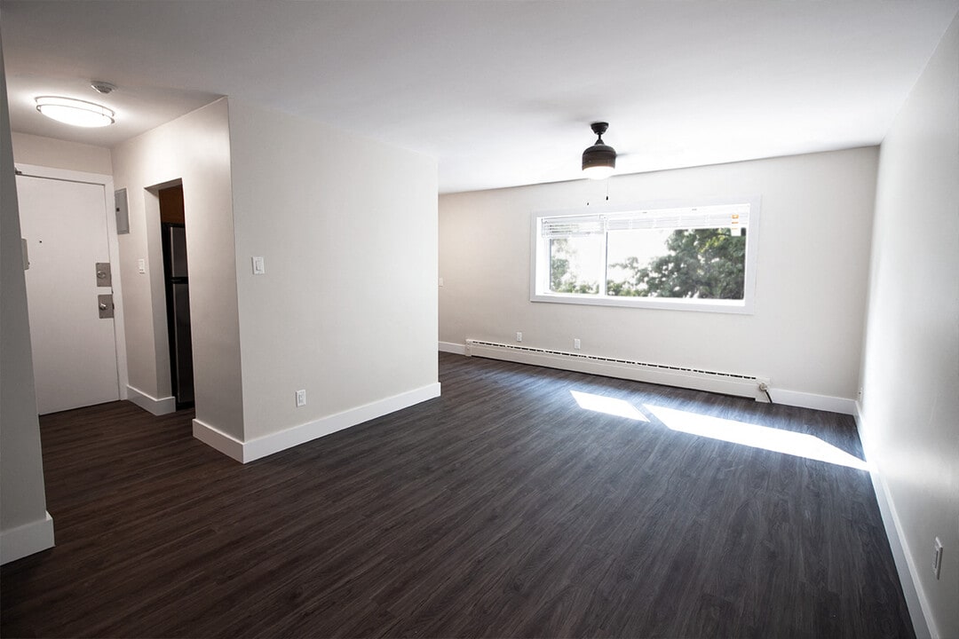 112 River Apartment in Winnipeg, MB - Building Photo