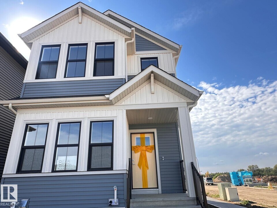 8668 Edgemont Link NW in Edmonton, AB - Building Photo